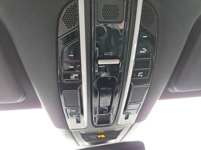 2022 Porsche Cayenne Platinum Edition - Photo 25