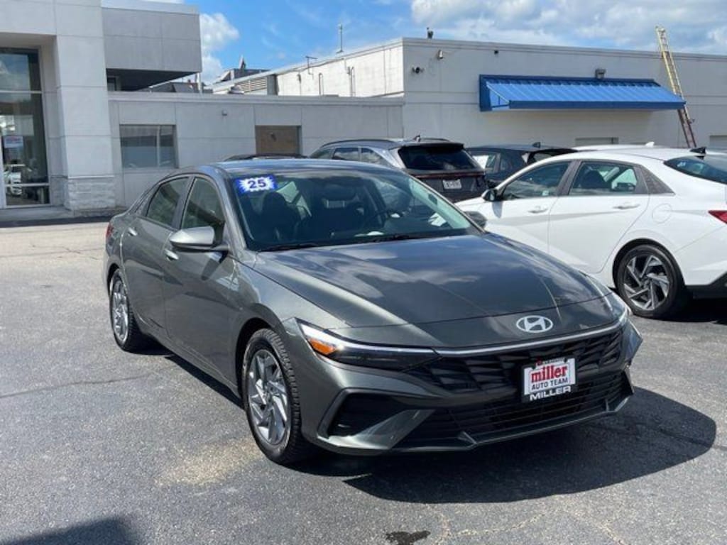 Used 2025 Hyundai Elantra Hybrid Blue Sedan