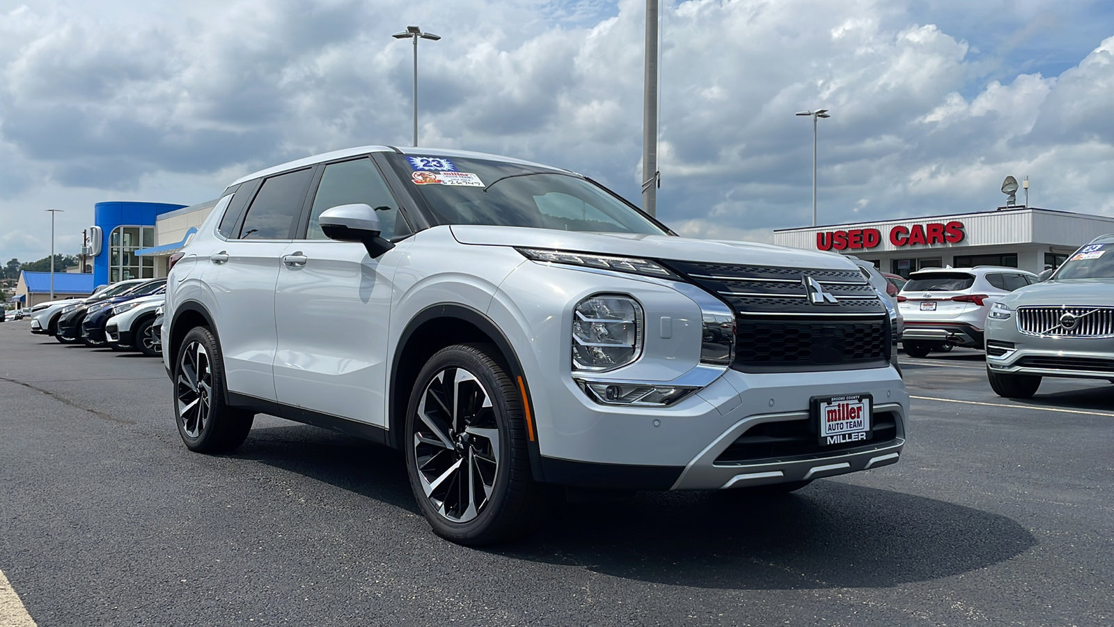 Used 2023 Mitsubishi Outlander SE with VIN JA4J4UA88PZ026592 for sale in Vestal, NY