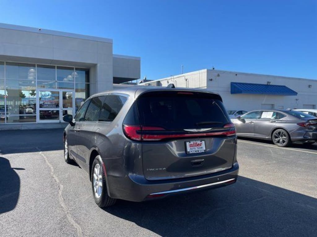 Used 2023 Chrysler Pacifica Touring L Van Passenger Van