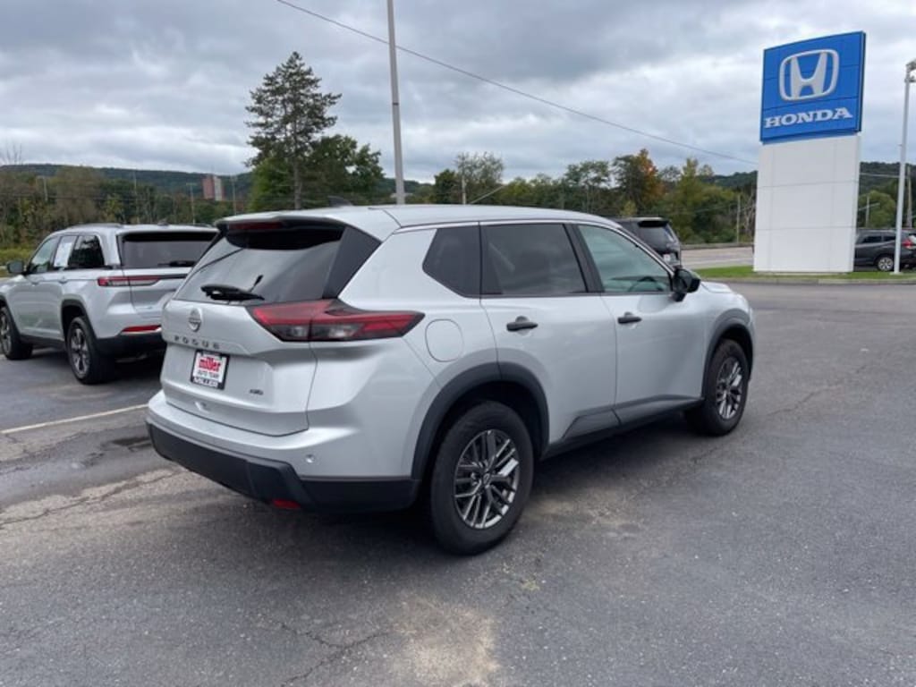 Used 2024 Nissan Rogue S SUV