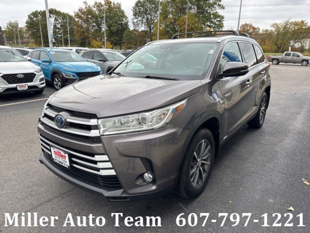 Used 2019 Toyota Highlander Hybrid XLE V6 SUV