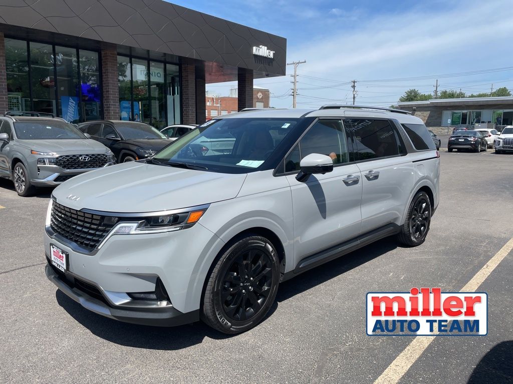 2024 Kia Sedona SX's photo