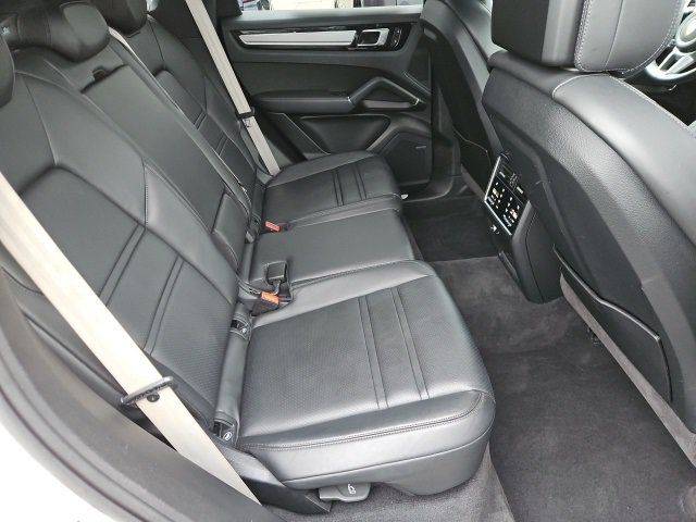 2022 Porsche Cayenne Platinum Edition - Photo 17