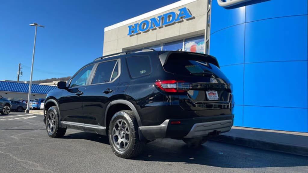 Used 2024 Honda Pilot For Sale at Miller Honda VIN 5FNYG1H69RB021943