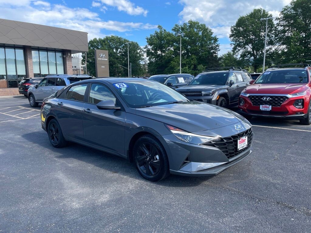 Used 2023 Hyundai Elantra SEL Sedan