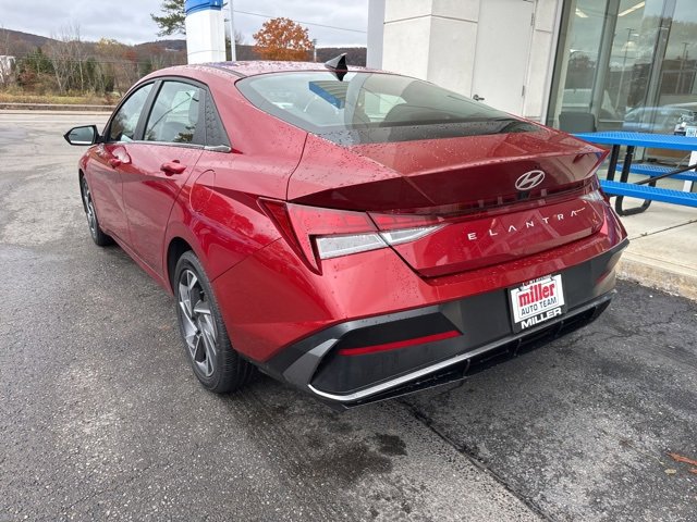 2025 Hyundai Elantra SEL Convenience photo 3