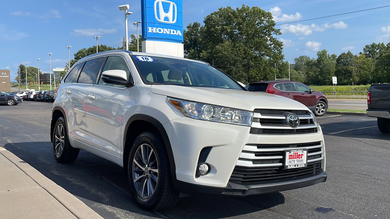 Used 2018 Toyota Highlander XLE with VIN 5TDJZRFH7JS556705 for sale in Vestal, NY