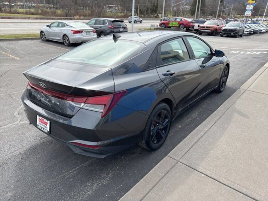 Used 2023 Hyundai Elantra SEL Sedan