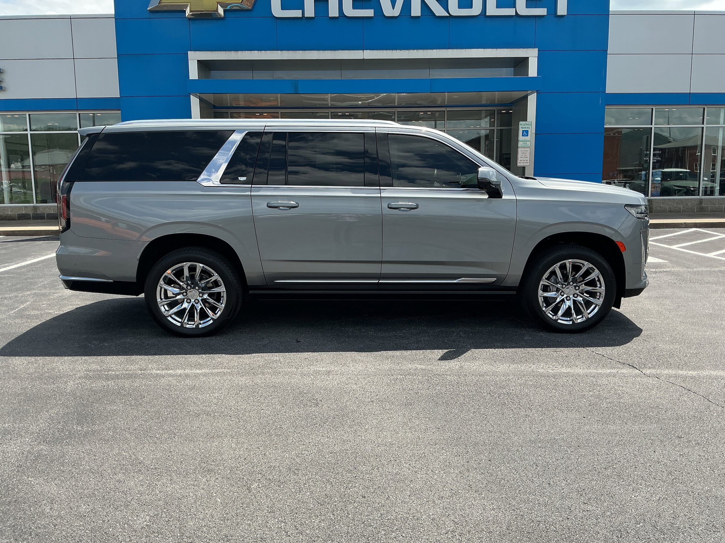 2023 Cadillac Escalade ESV 4WD Premium Luxury's photo