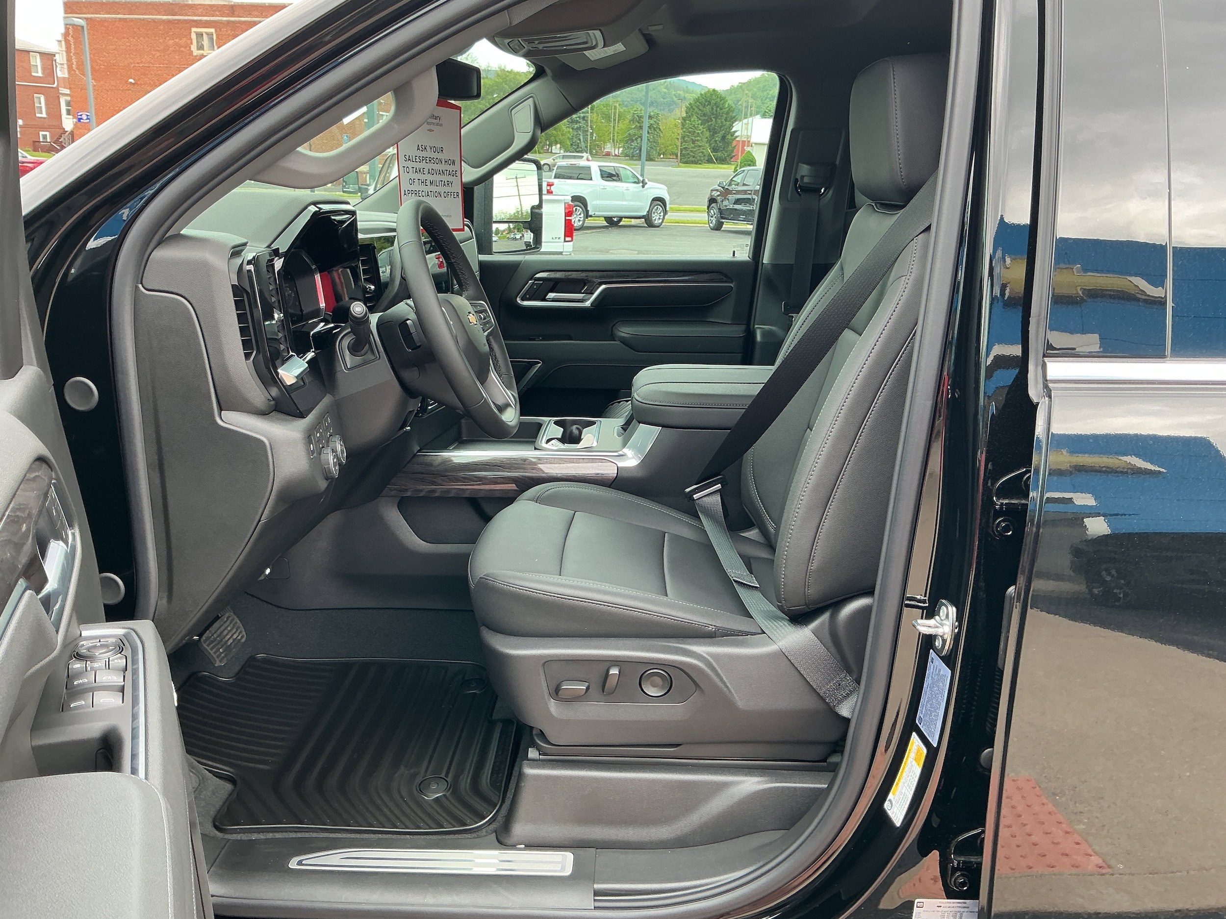 2026 Chevrolet Silverado 3500HD LTZ - Photo 9