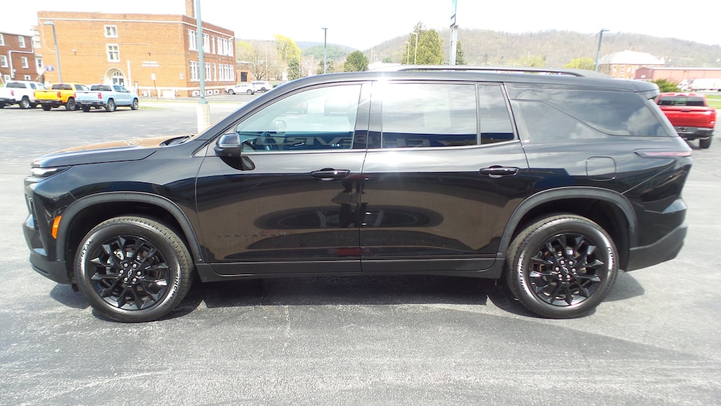 Used 2024 Chevrolet Traverse LT SUV
