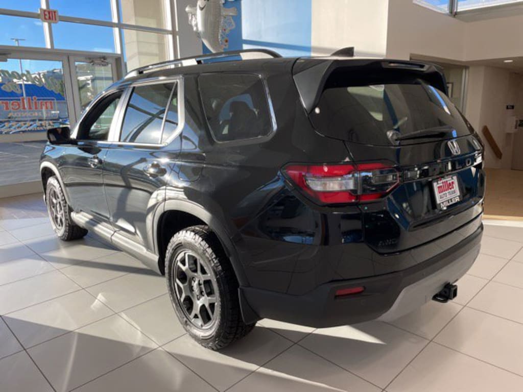 New 2025 Honda Pilot TrailSport SUV