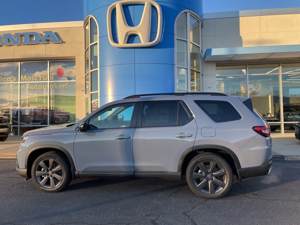 New 2025 Honda Pilot Sport SUV