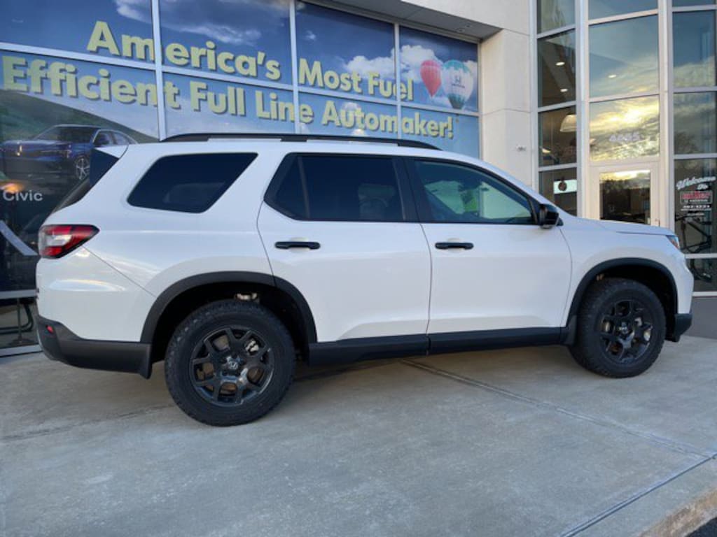 New 2025 Honda Pilot TrailSport SUV