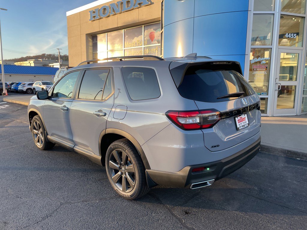 New 2025 Honda Pilot Sport SUV