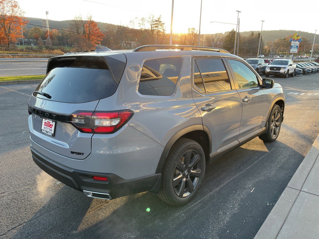 New 2025 Honda Pilot Sport SUV
