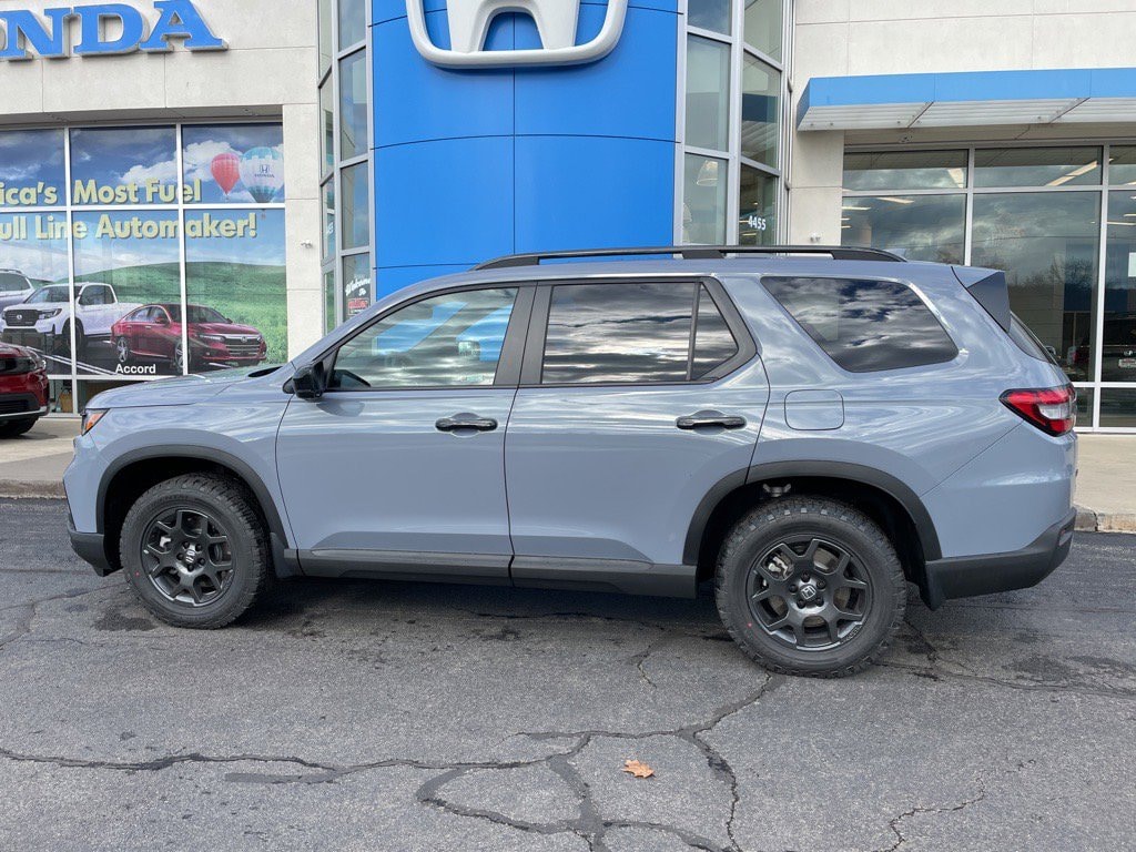 New 2025 Honda Pilot TrailSport SUV