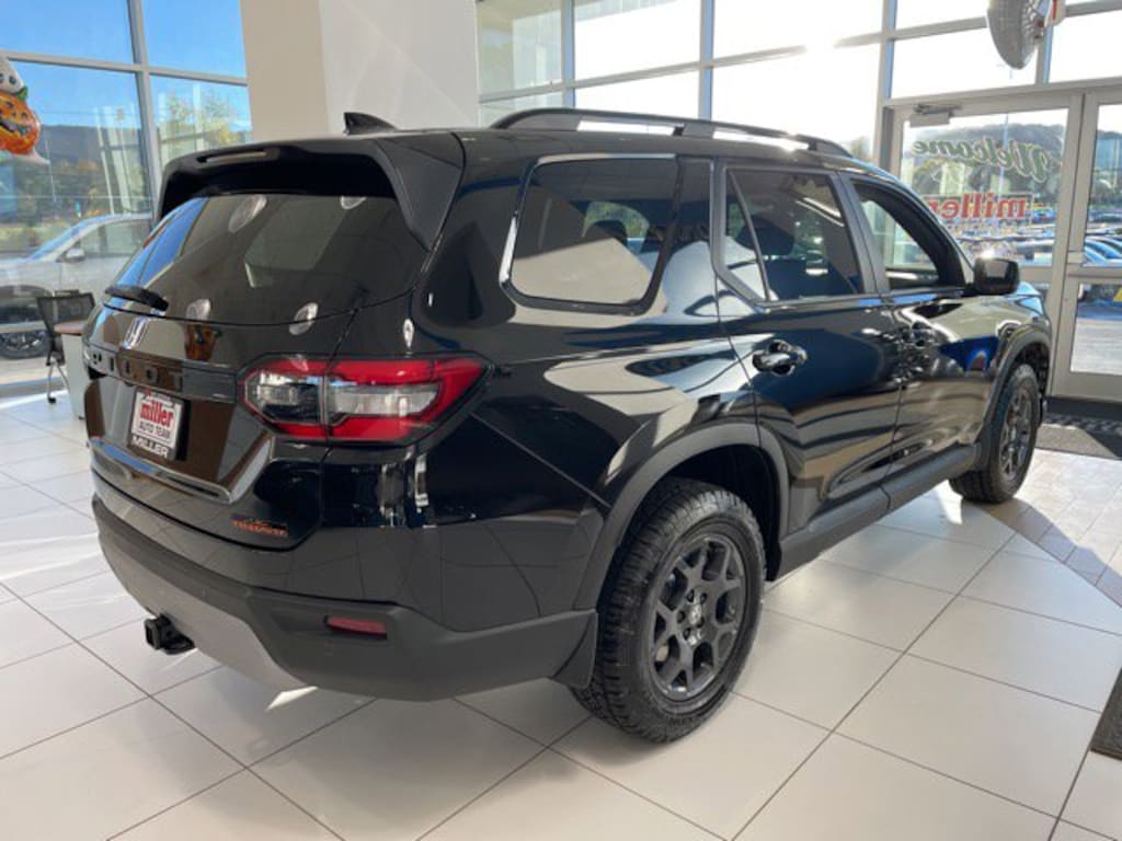 New 2025 Honda Pilot TrailSport SUV
