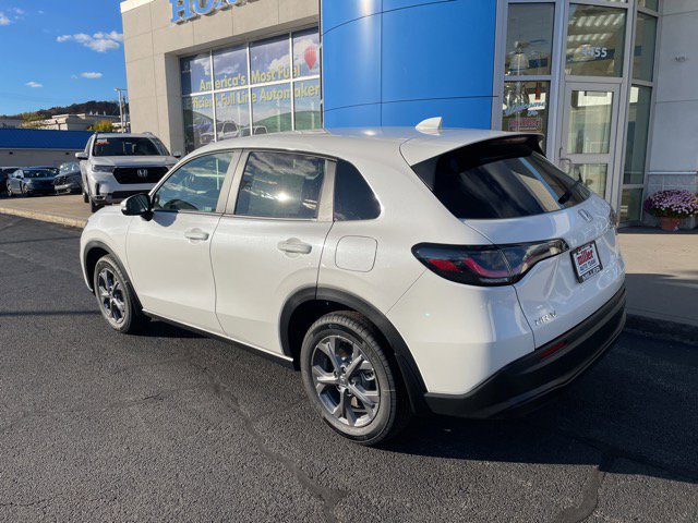 2026 Honda HR-V LX photo 3