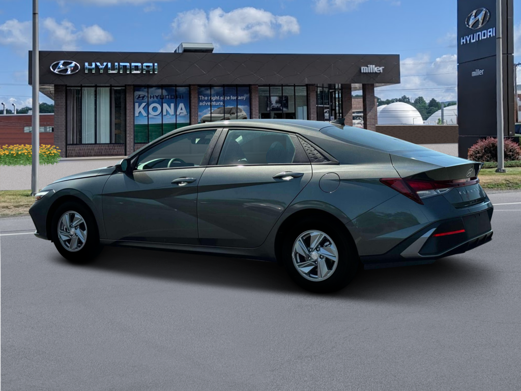 New 2025 Hyundai Elantra SE Sedan