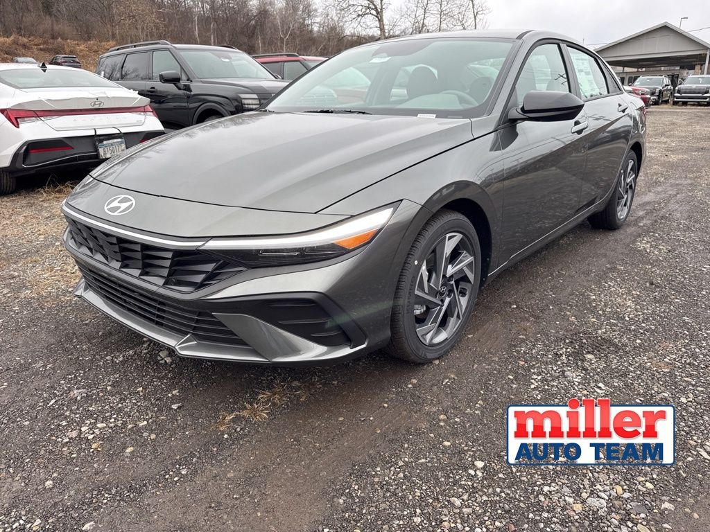 2025 Hyundai Elantra SEL's photo