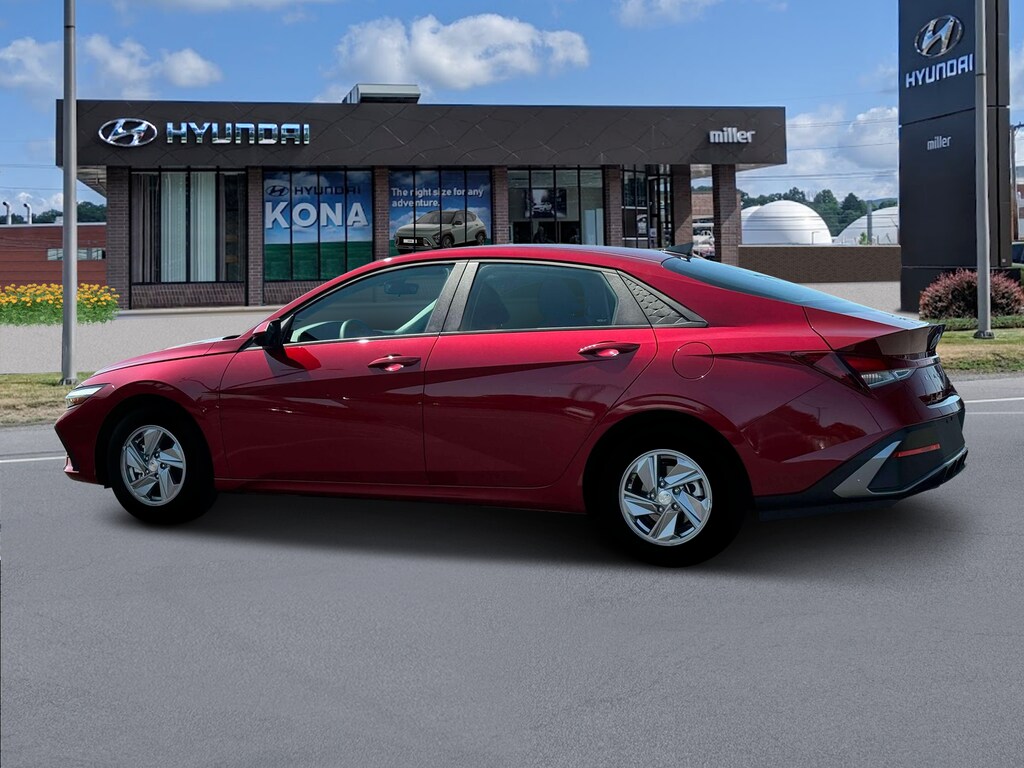 New 2025 Hyundai Elantra SE Sedan