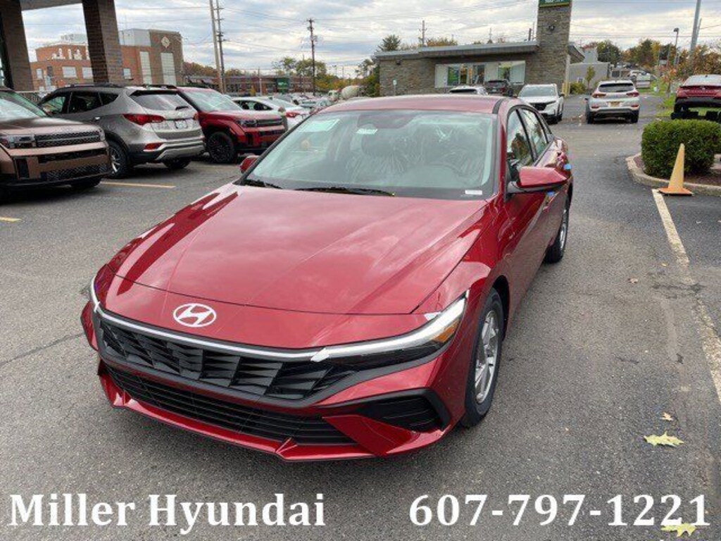 New 2025 Hyundai Elantra SE Sedan