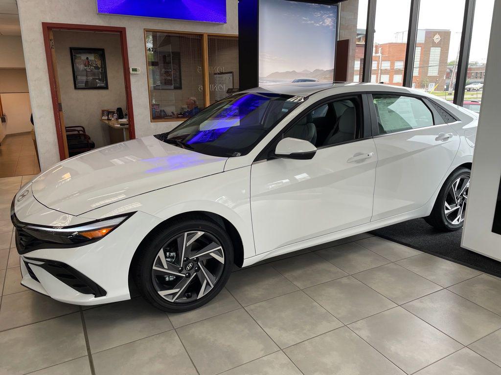 2026 Hyundai Elantra 2.0 Limited IVT's photo