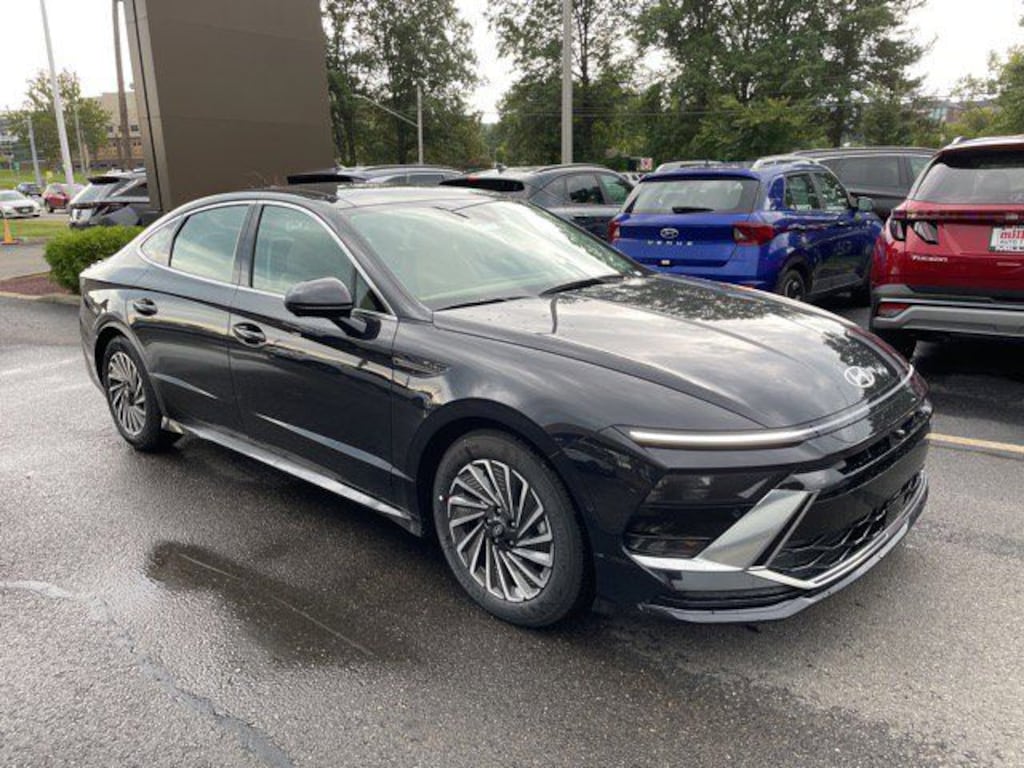 New 2025 Hyundai Sonata Hybrid Limited Sedan