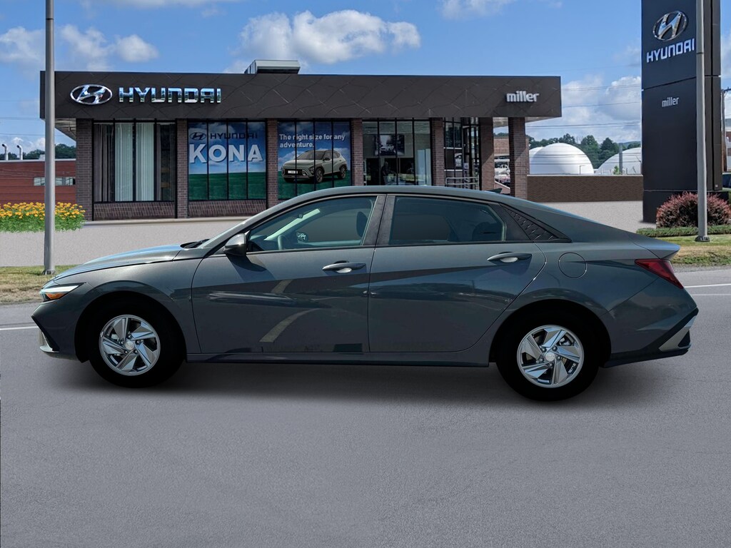 New 2025 Hyundai Elantra SE Sedan