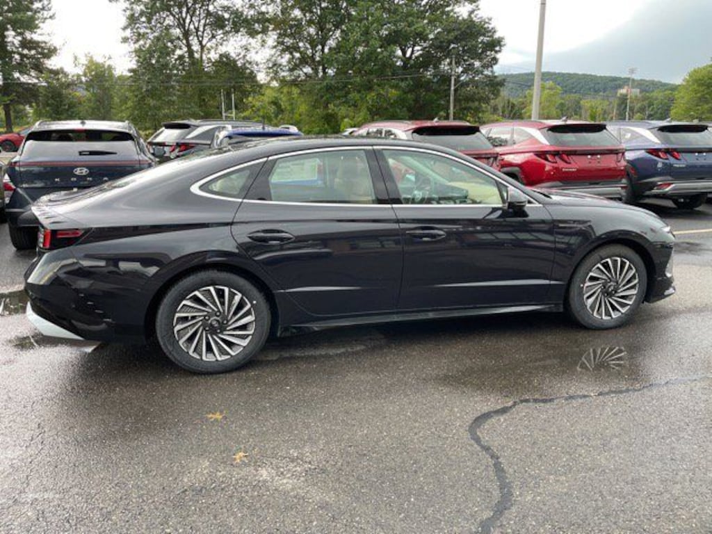New 2025 Hyundai Sonata Hybrid Limited Sedan
