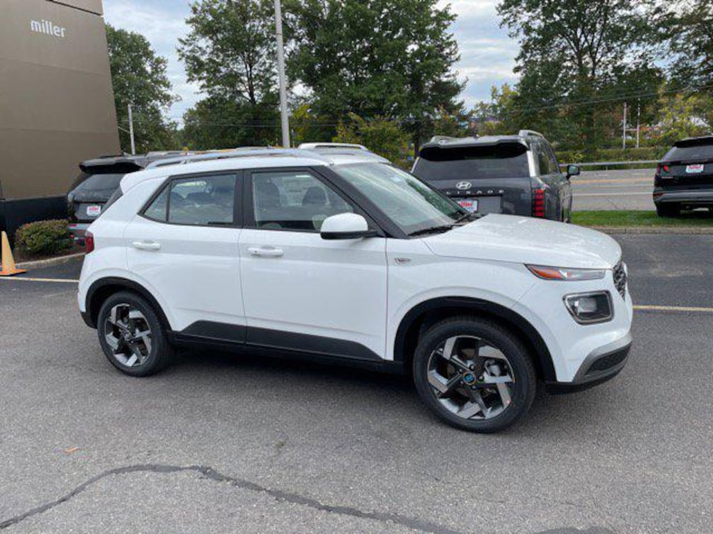 New 2025 Hyundai Venue SEL SUV