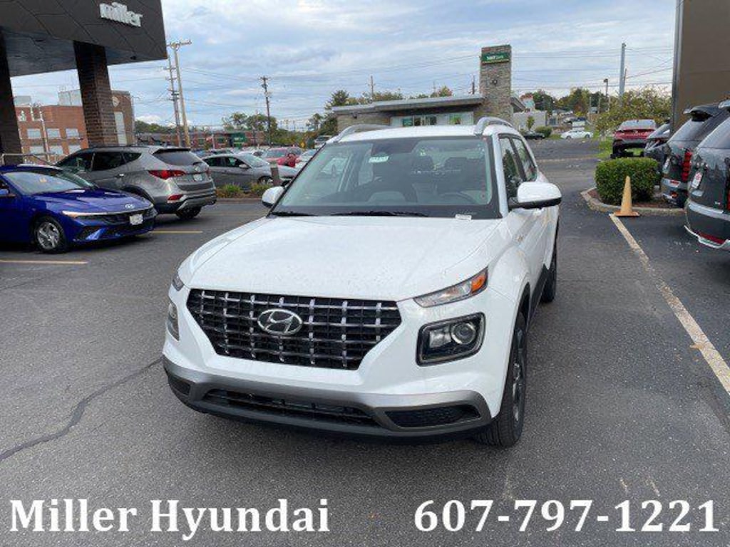New 2025 Hyundai Venue SEL SUV