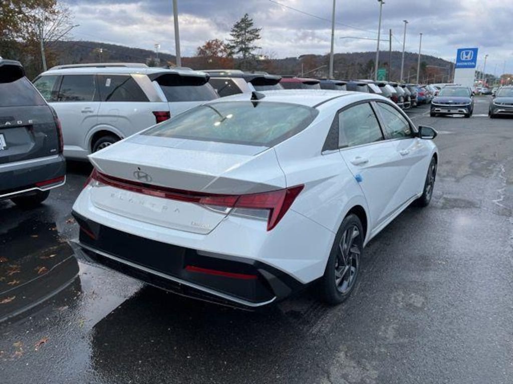 New 2026 Hyundai Elantra Limited Sedan