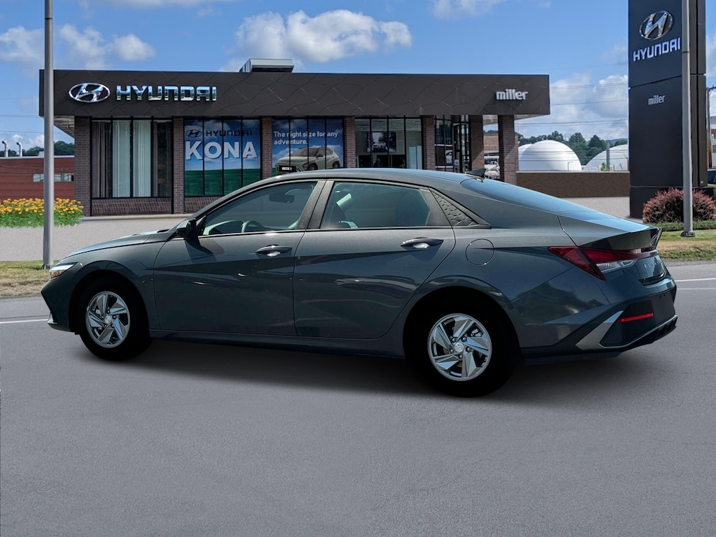 New 2025 Hyundai Elantra SE Sedan