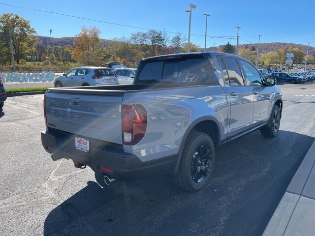 2026 Honda Ridgeline Black Edition photo 3