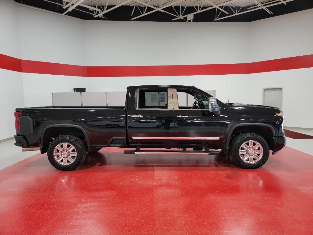 Used 2024 Chevrolet Silverado 3500HD High Country with VIN 1GC4YVEY6RF211221 for sale in Saint Cloud, Minnesota