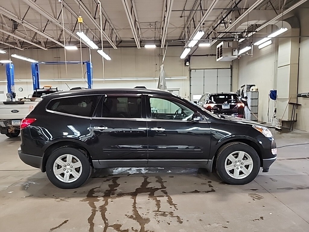 Used 2011 Chevrolet Traverse 2LT with VIN 1GNKVJEDXBJ129282 for sale in Saint Cloud, Minnesota