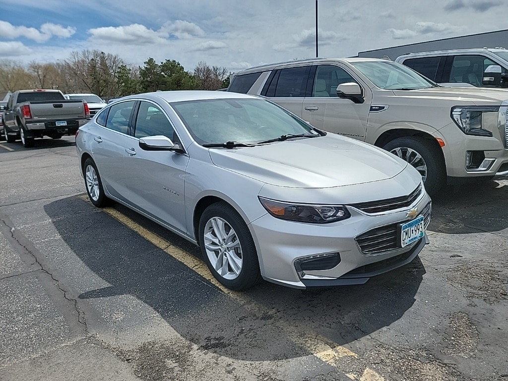 Used 2018 Chevrolet Malibu 1LT with VIN 1G1ZD5ST0JF194665 for sale in Saint Cloud, Minnesota