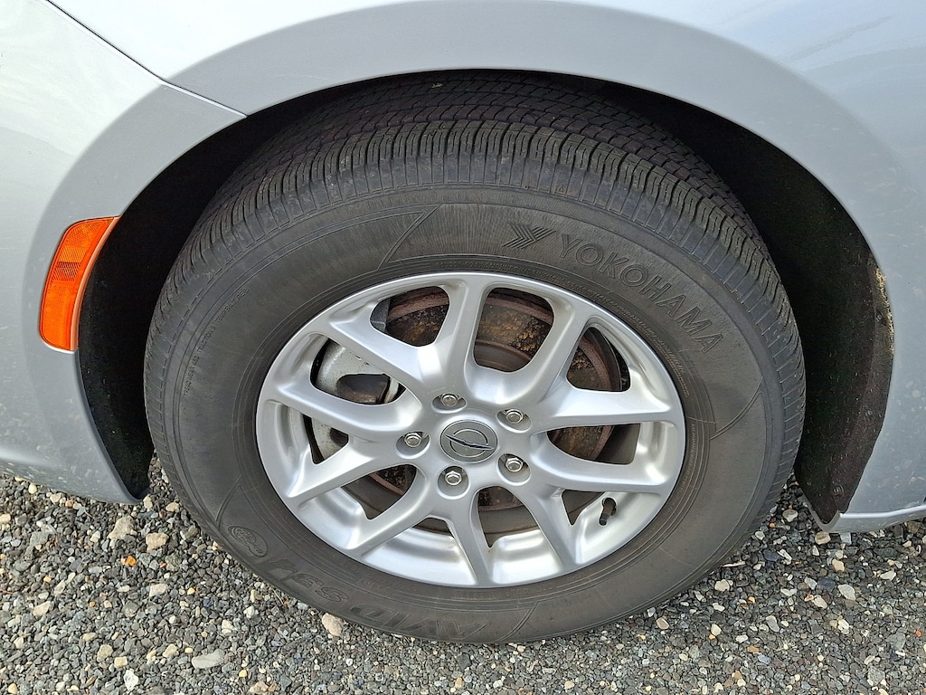 Used 2023 Chrysler Pacifica Touring Passenger Van