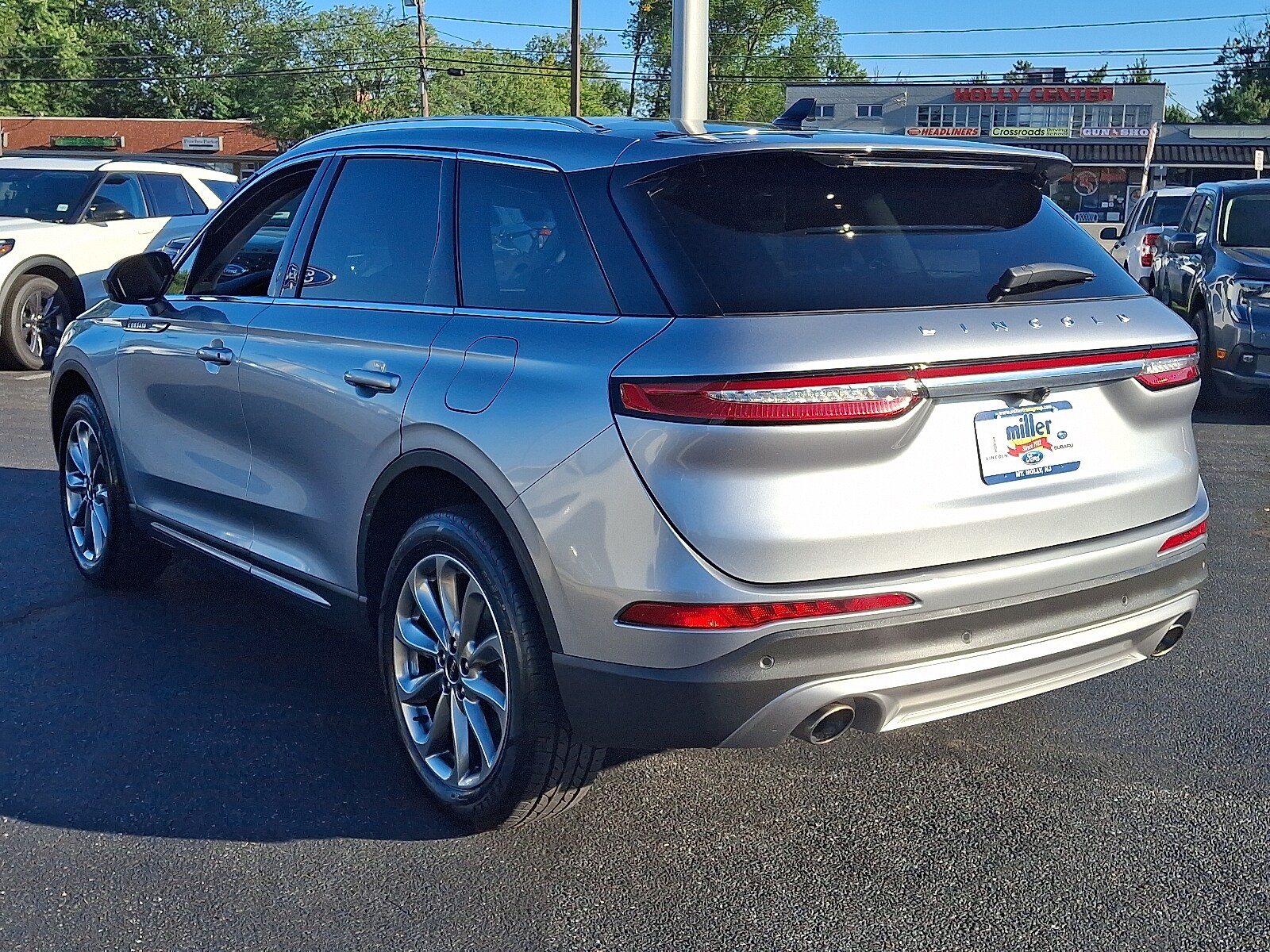 2022 Lincoln Corsair Standard photo 2