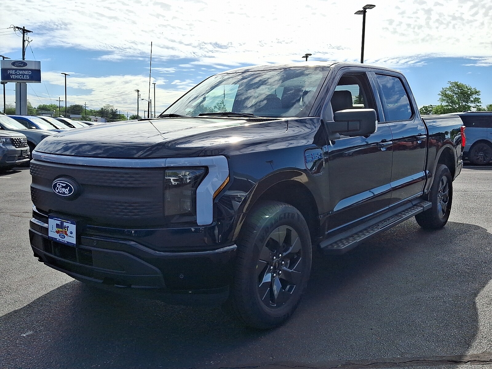 2025 Ford F-150 Lightning photo 2