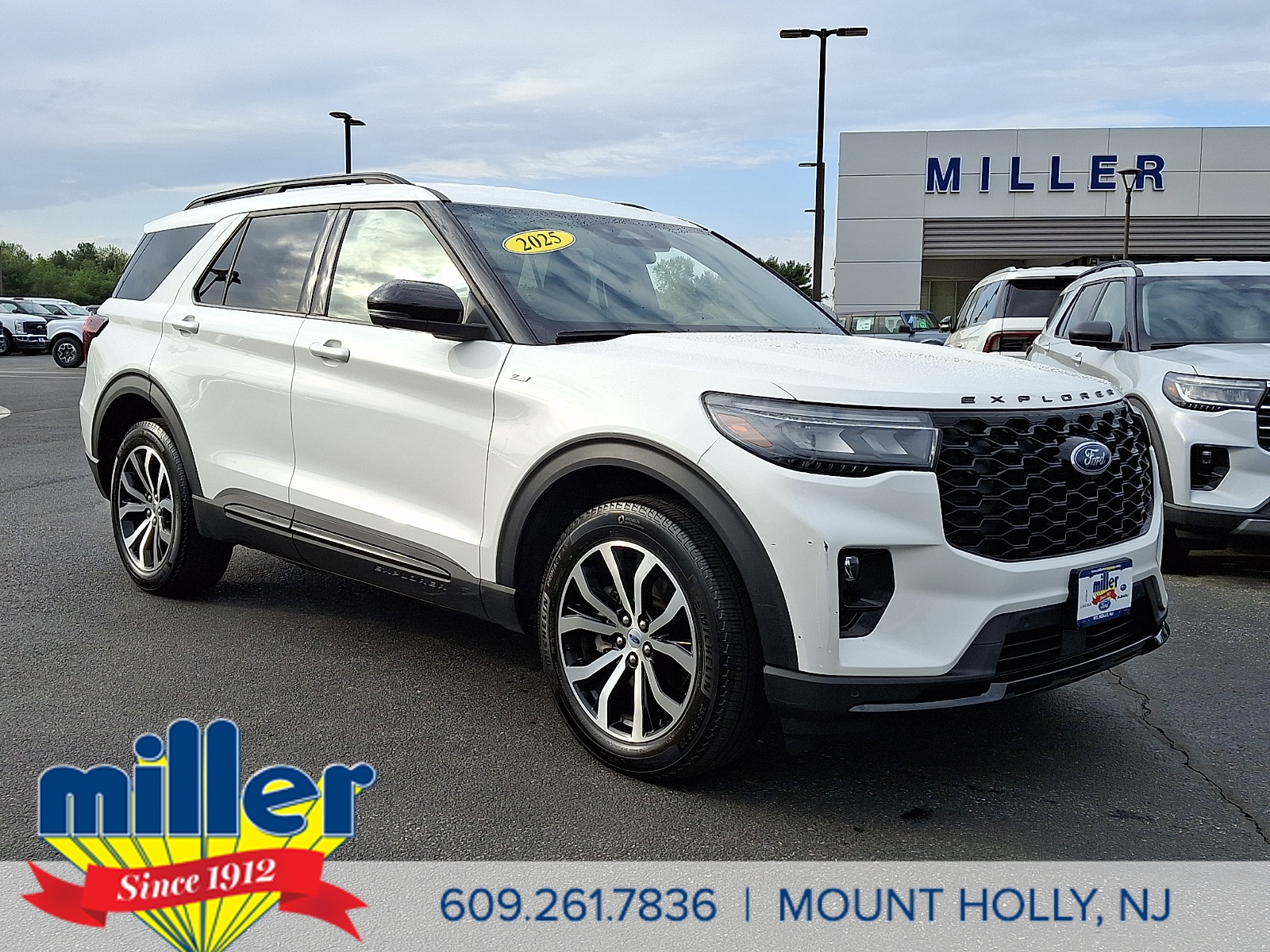 2025 Ford Explorer ST-LINE 4WD (PL535)'s photo
