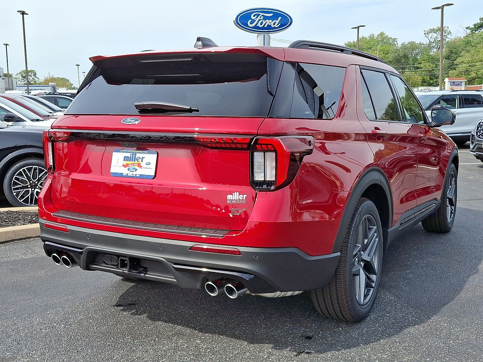 2025 Ford Explorer ST photo 2