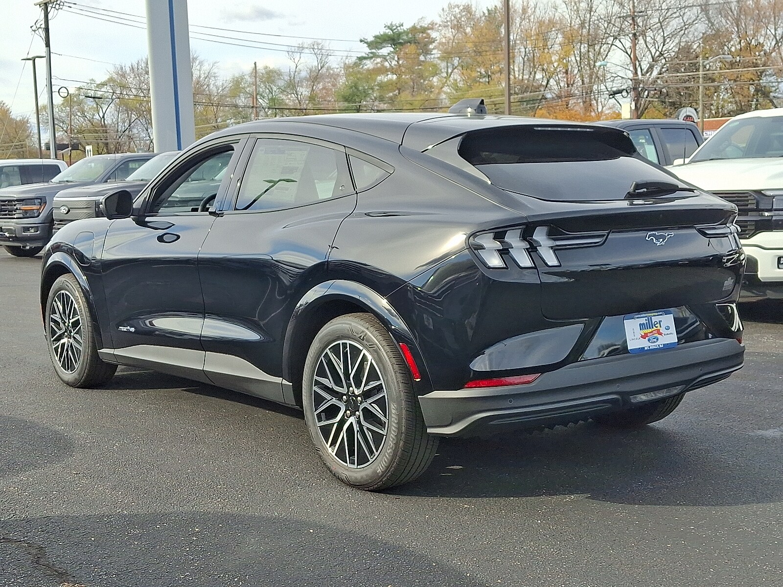 2025 Ford Mustang Mach-E Premium photo 3