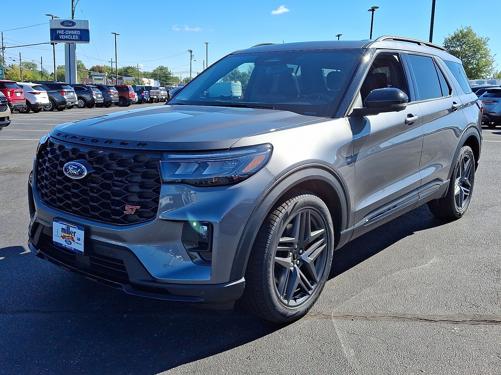 2025 Ford Explorer ST photo 2