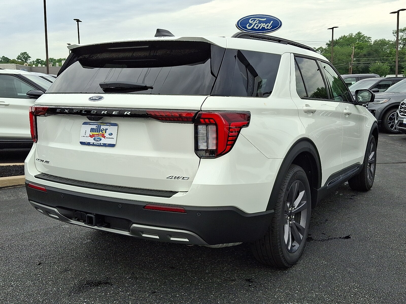 2025 Ford Explorer photo 3