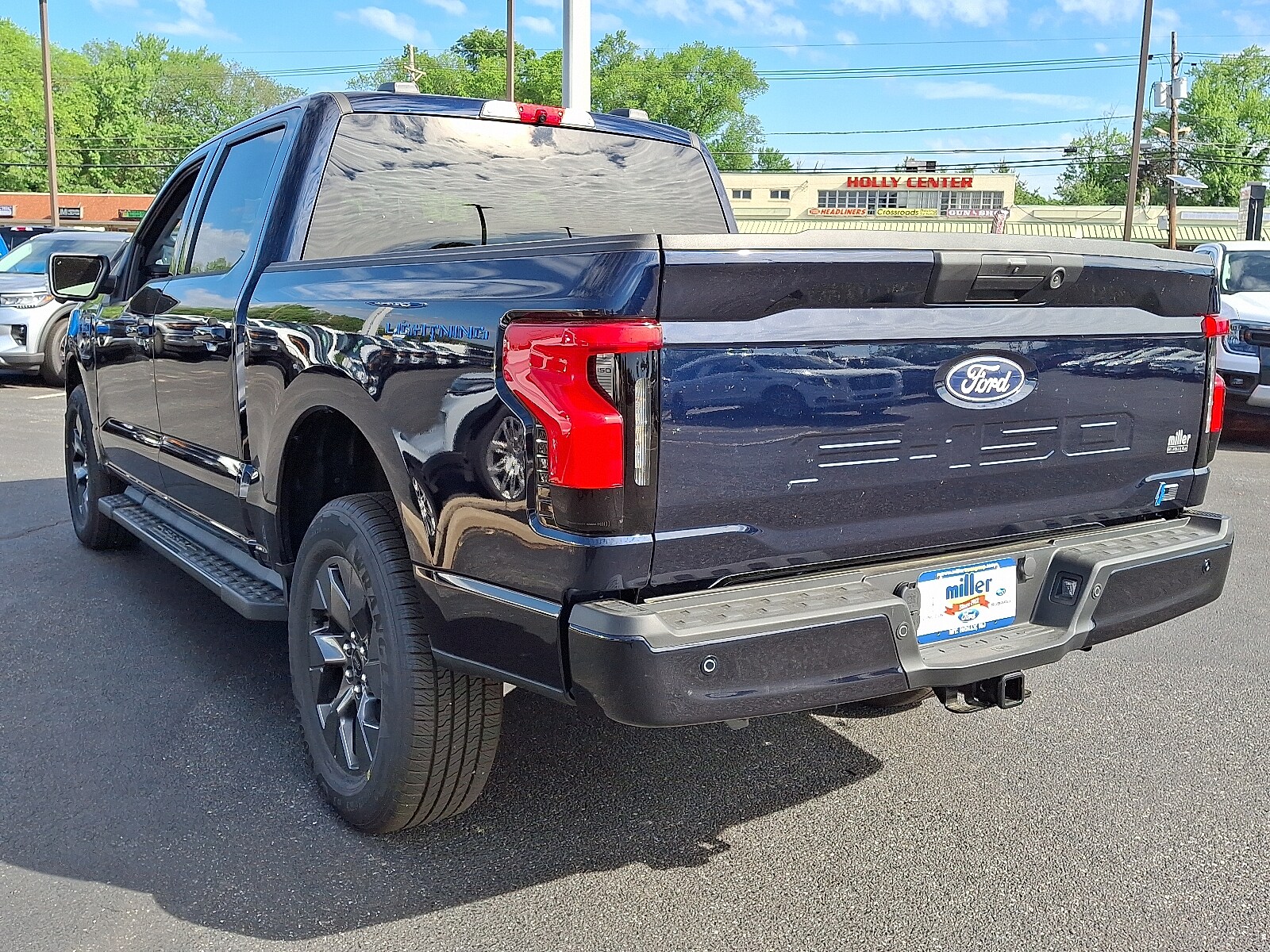 2025 Ford F-150 Lightning photo 3