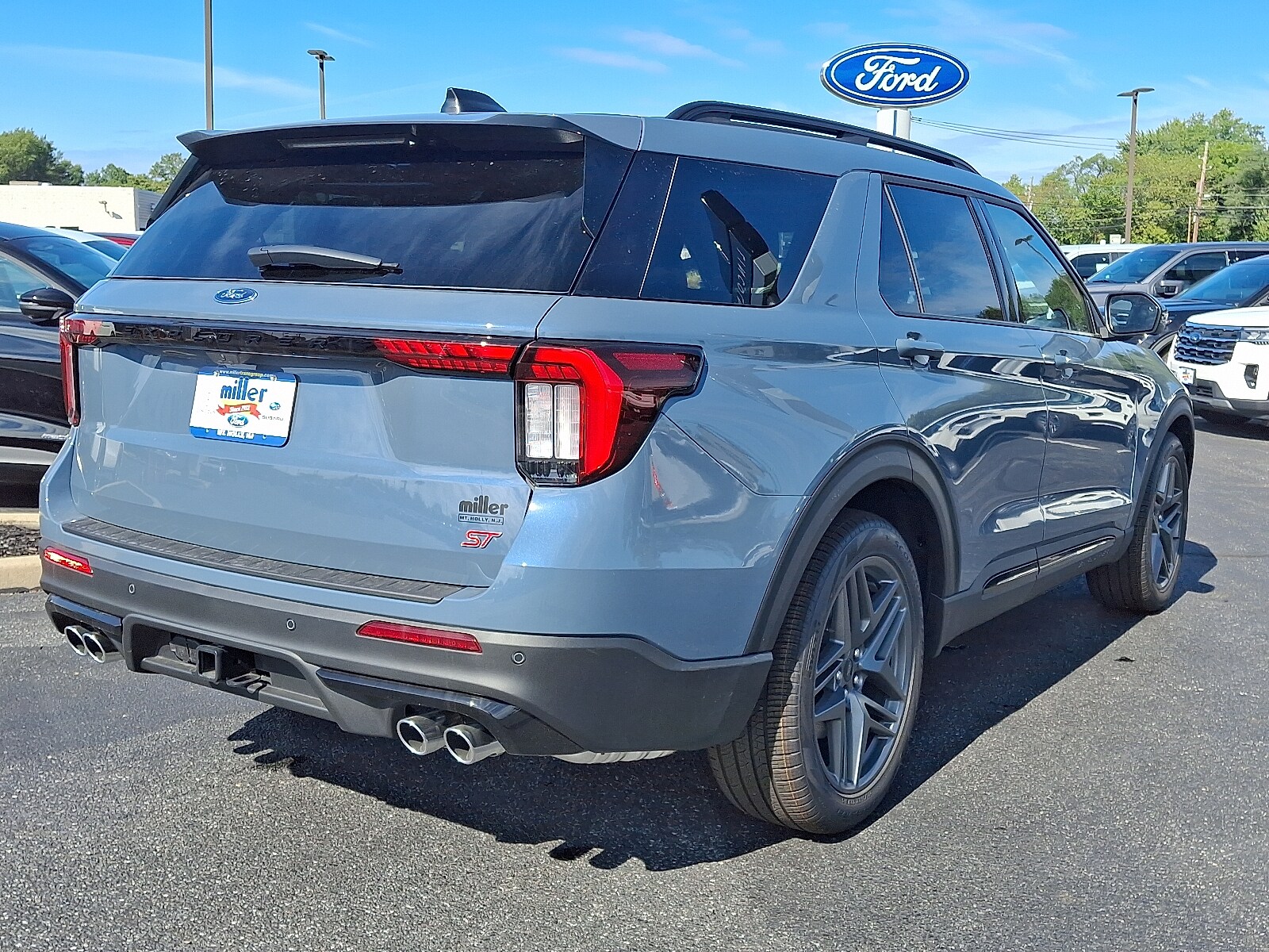 2025 Ford Explorer ST photo 3